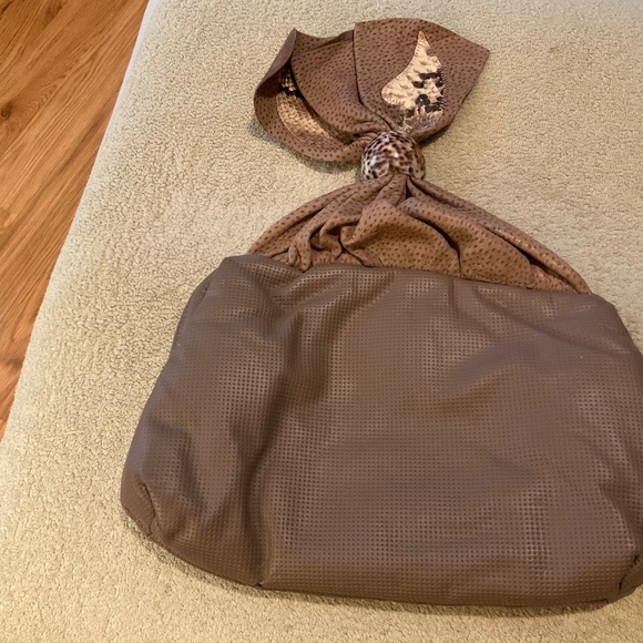 Vintage Leather Bag with Fold Over Closure - Very Unusual! - Picture 4 of 8